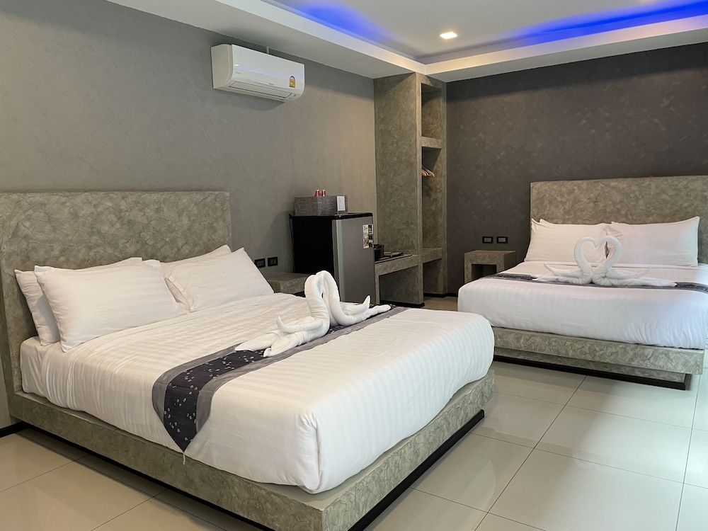 Hideaway Resort Ban Chang Club Quadruple Room 5