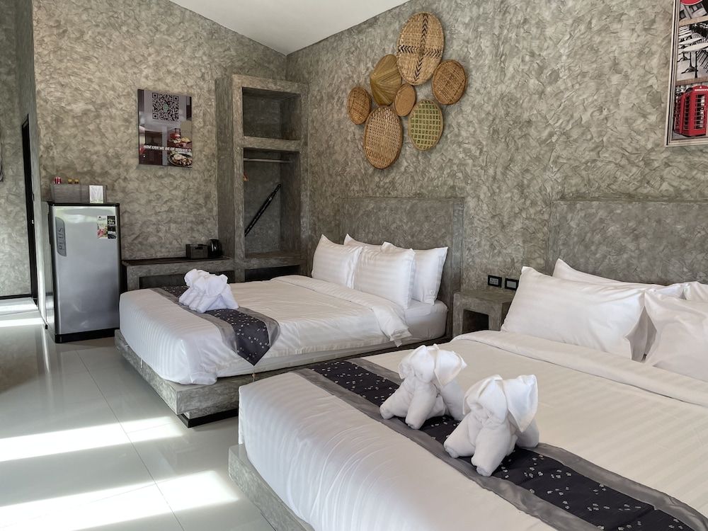 Hideaway Resort Ban Chang Club Quadruple Room 3