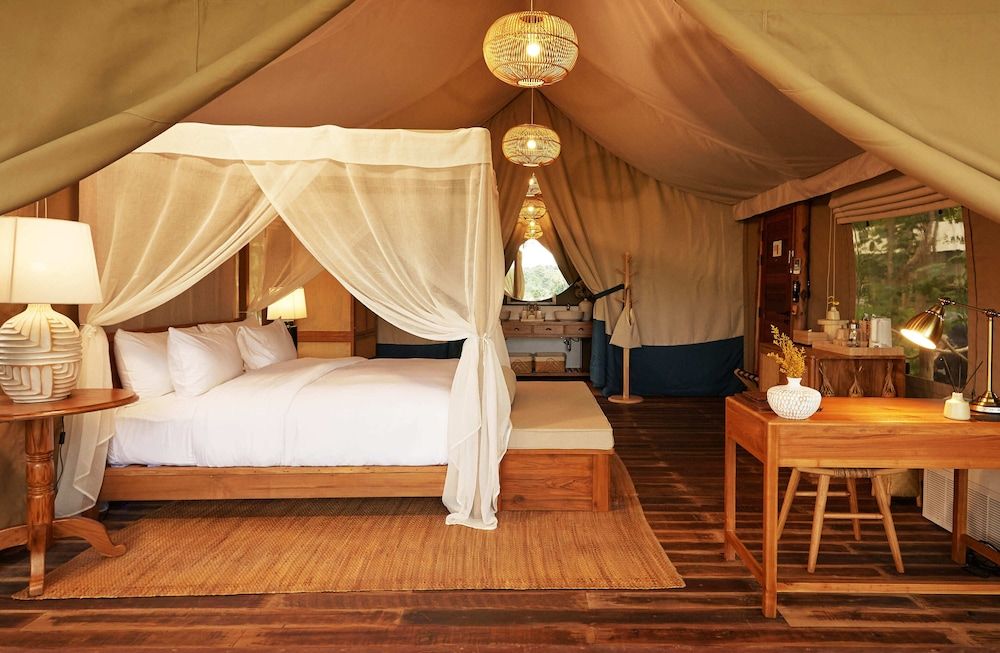 Premium Tent, 1 King Bed