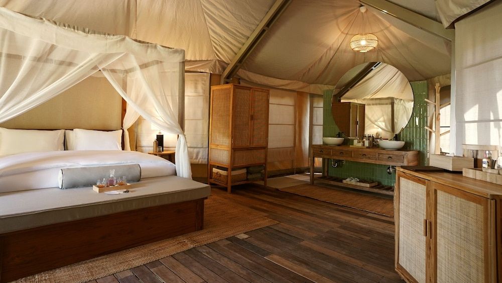 Premium Tent, 1 King Bed