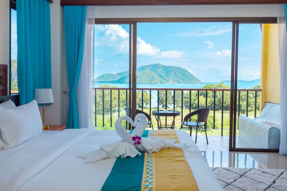 kana  international hotel Deluxe Double Room, 1 Queen Bed, Sea View 5