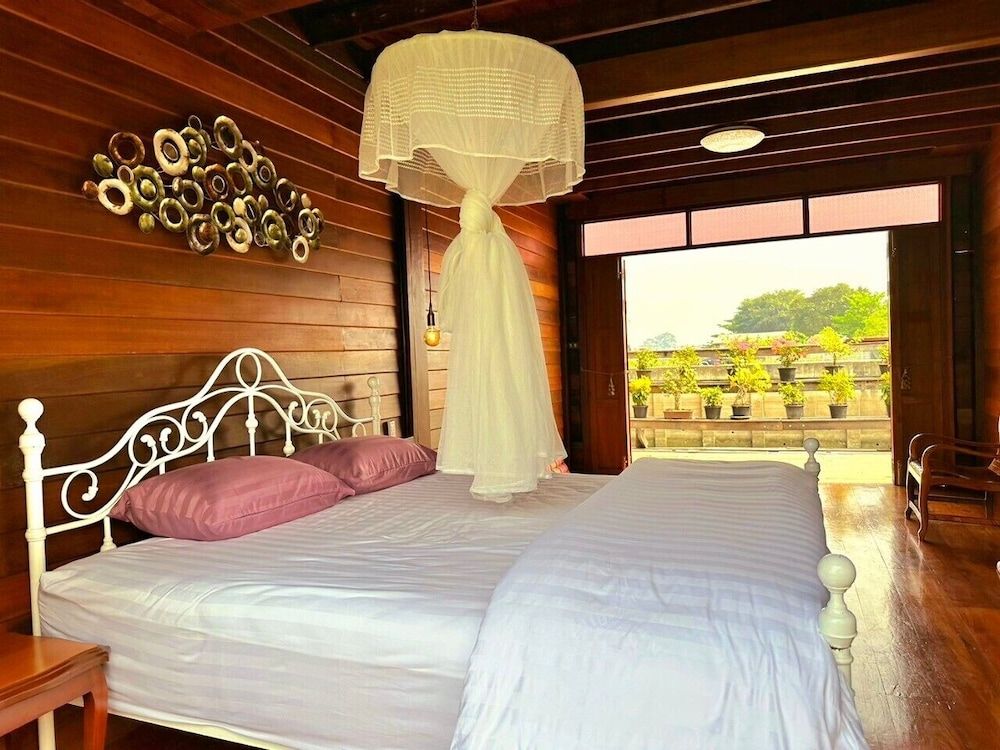 RuenKijja Deluxe Balcony River View 2