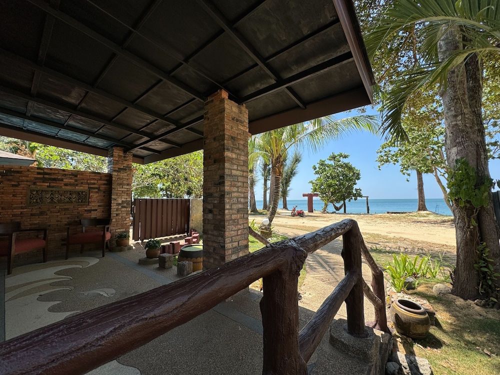 Beachfront Private Pool Villa