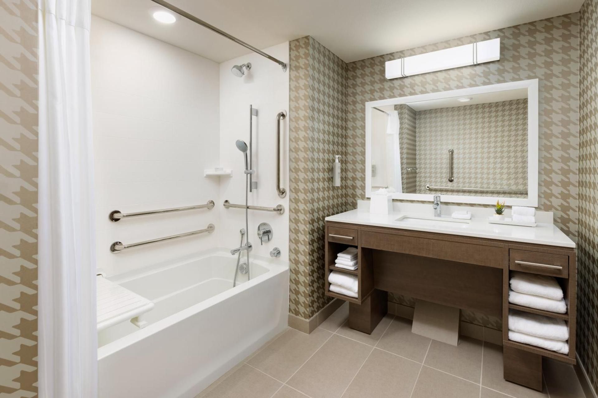 Home2 Suites by Hilton Lake Mary Orlando 1 King Mobilty/Hearing Access Tub Studio Suite 2
