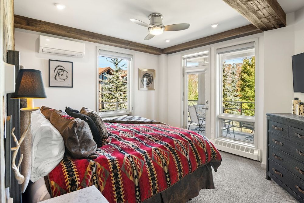 Luxury Condo, 2 Bedrooms, Fireplace, Mountain View (Chamonix 27)