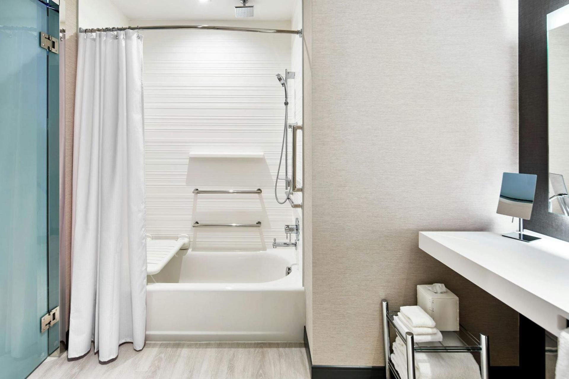 Standard King Room with Sofa Bed - Hearing Accessible