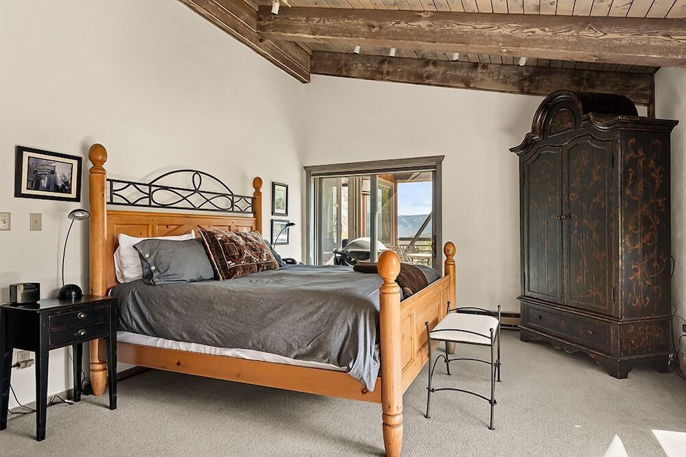 Standard Condo, 4 Bedrooms, Balcony, Mountain View (307)