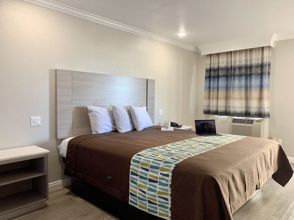 Mojave Inn Comfort Room, 1 King Bed, Non Smoking 4