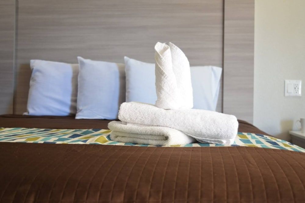 Mojave Inn Comfort Room, 1 King Bed, Non Smoking 7