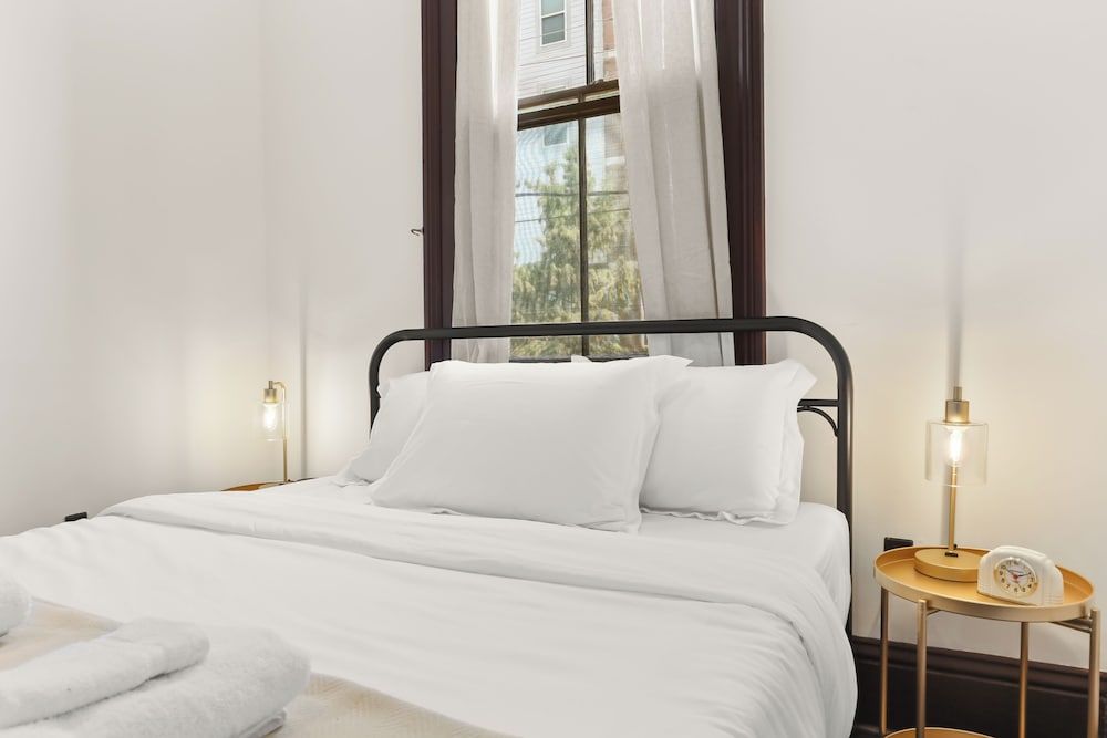 Double Room, 1 Queen Bed, Shared Bathroom