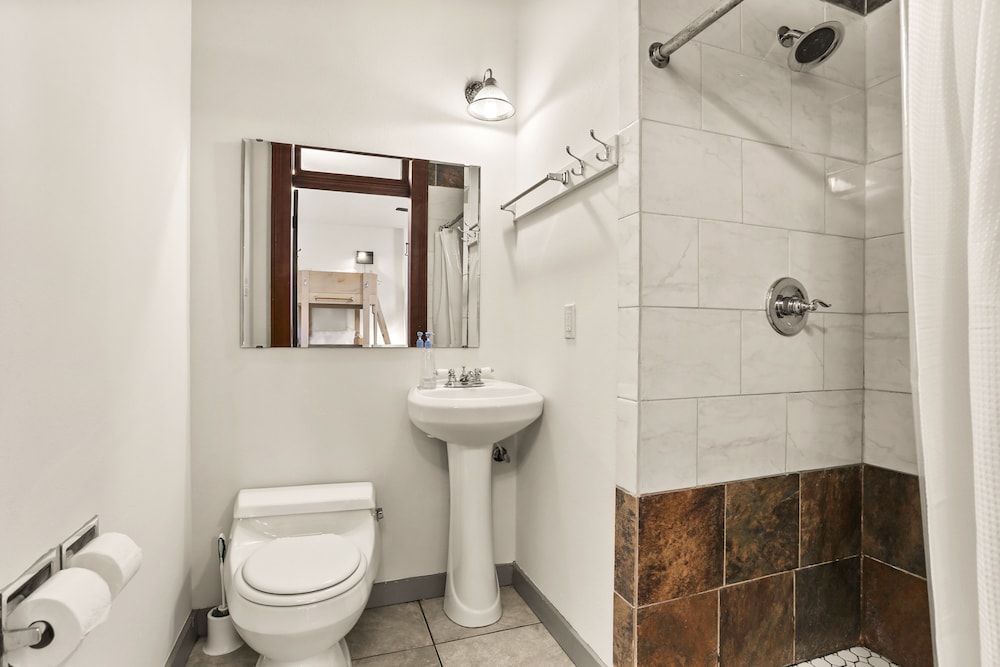 Basic Double Room, 1 King Bed, Private Bathroom
