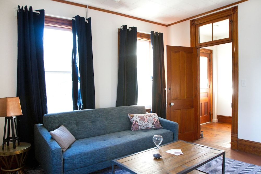 The North Branch Inn Deluxe Room, 1 King Bed with Sofa bed, Non Smoking, Ensuite 4