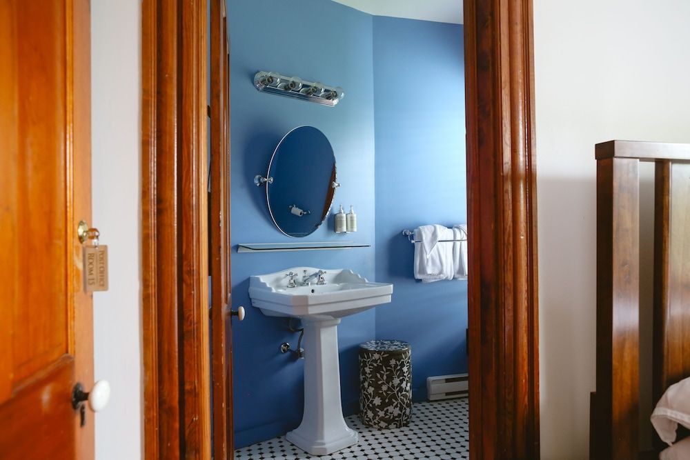 The North Branch Inn Deluxe Room, 1 King Bed with Sofa bed, Non Smoking, Ensuite 3