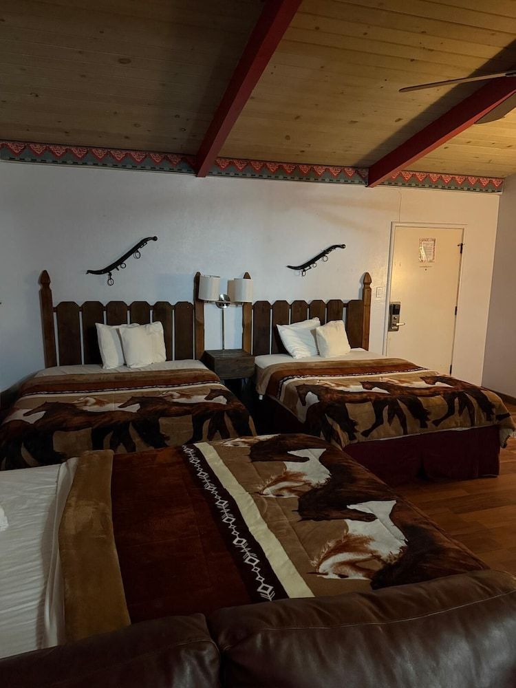 Cinderella Motel Family Room 2