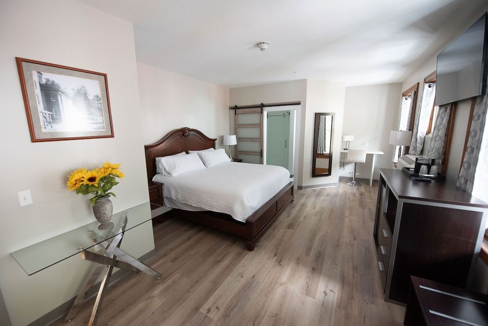 Premium Studio Suite, 1 King Bed, Non Smoking