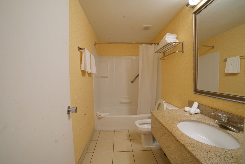 The Boston Hotel Economy Room 3