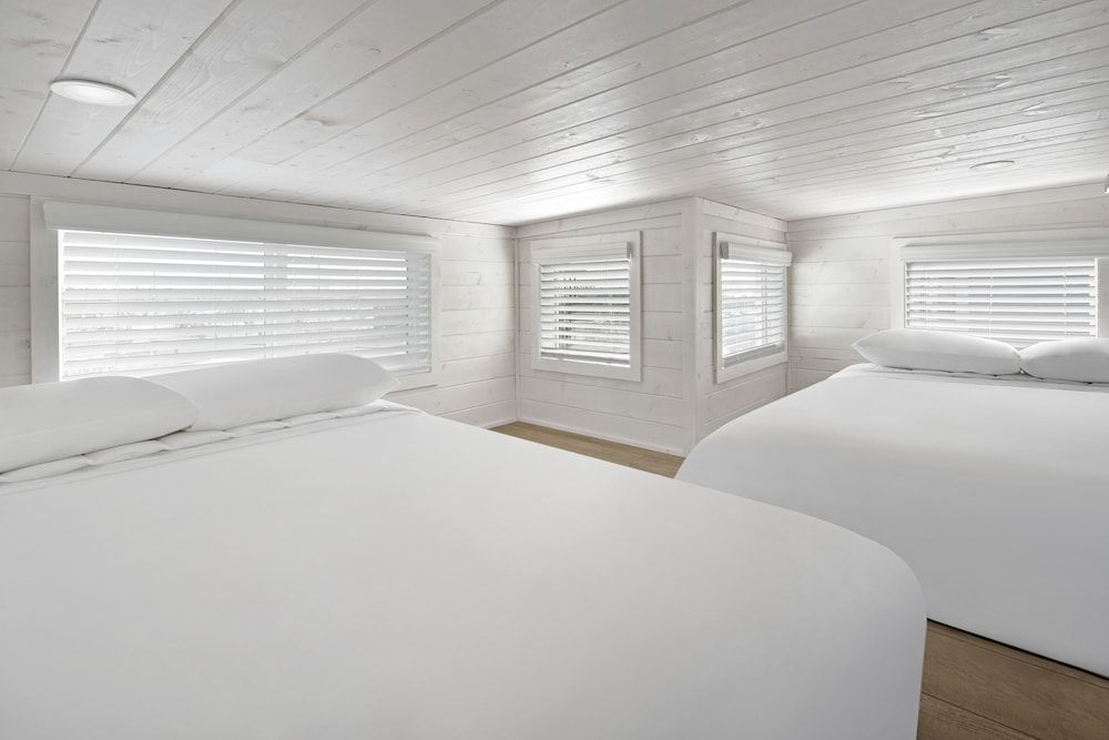 Sun Outdoors San Diego Bay Cottage