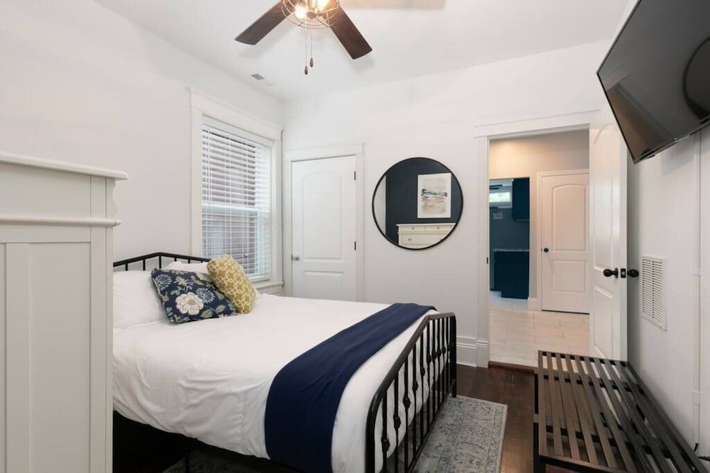 Signature Condo, 3 Bedrooms, Balcony, City View