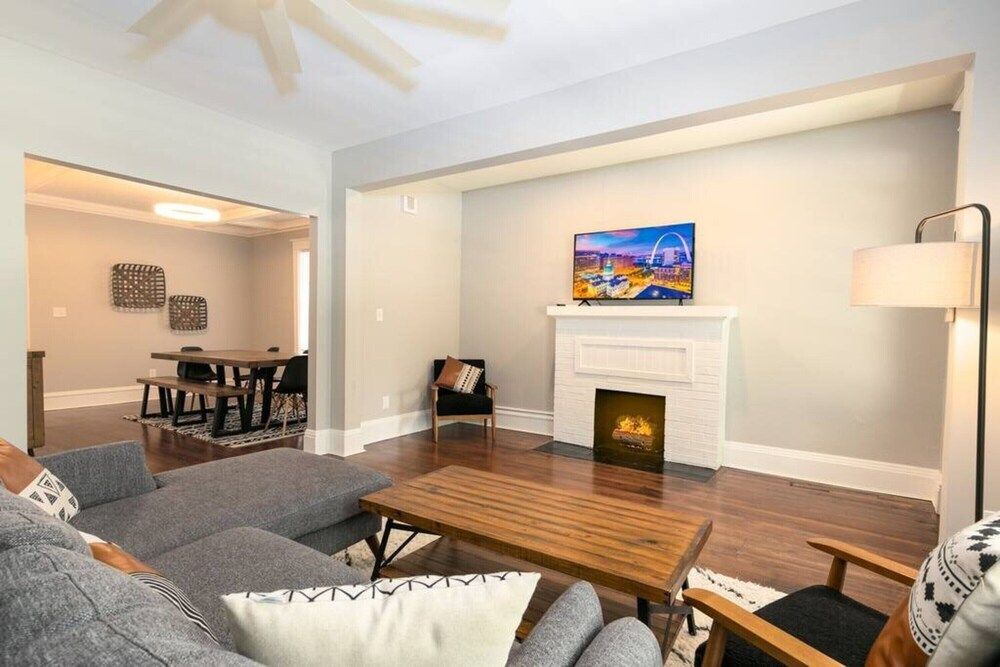 Exclusive Condo, 2 Bedrooms, City View