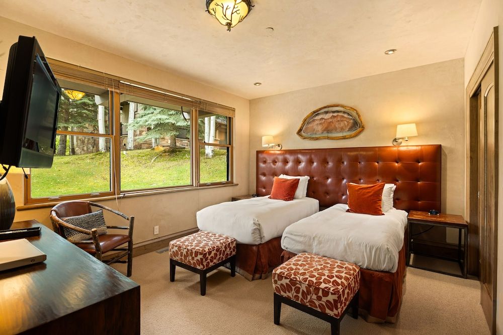 Luxury Townhome, 4 Bedrooms, Hot Tub, Slope side