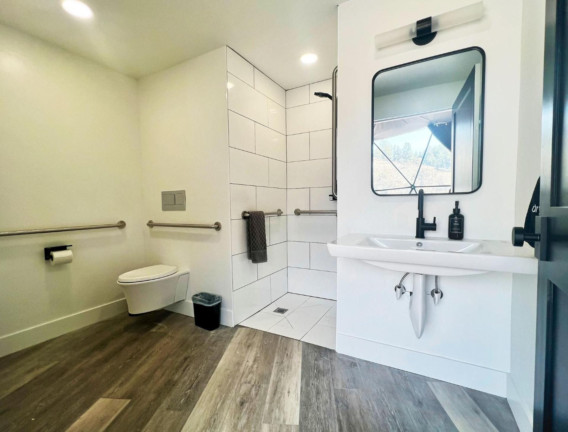 Pagosa River Domes Queen Room - Disability Access 3