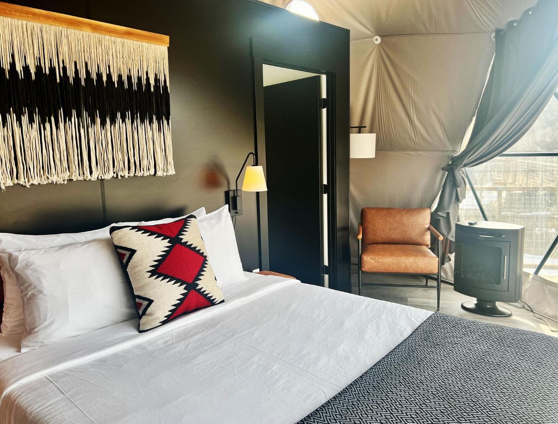 Pagosa River Domes Queen Room - Disability Access