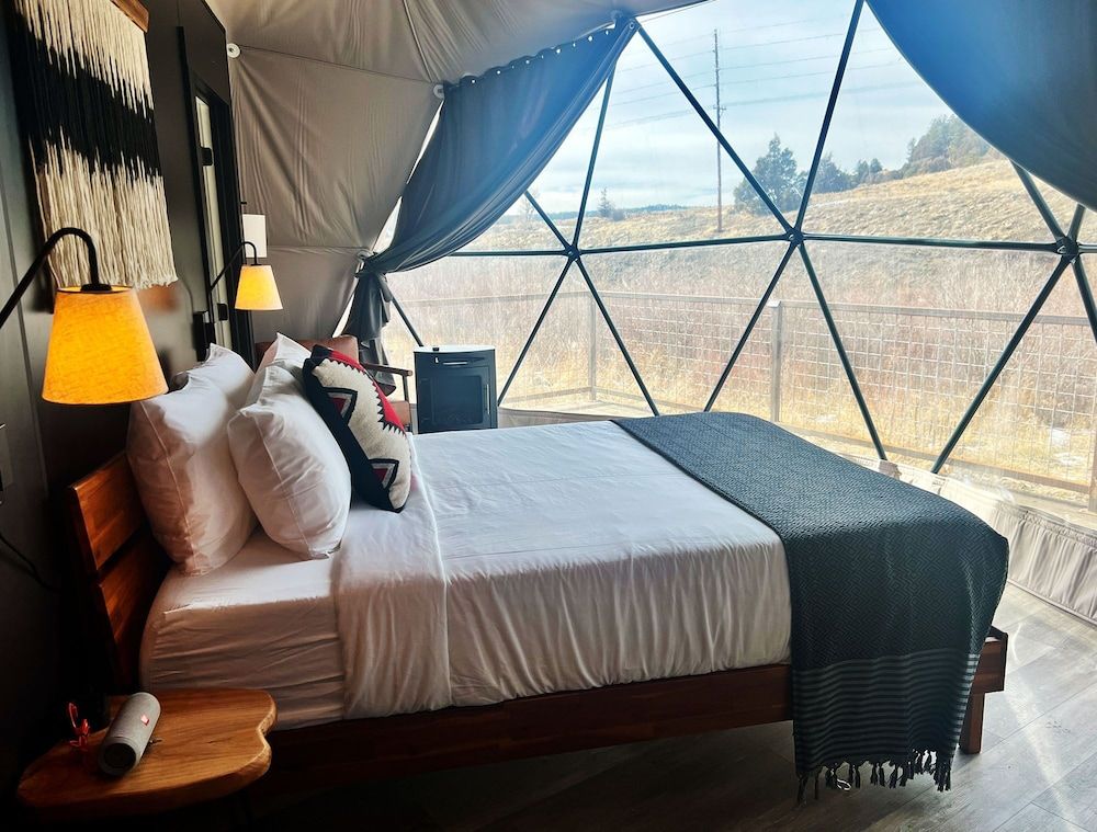 Pagosa River Domes Deluxe King Room 2