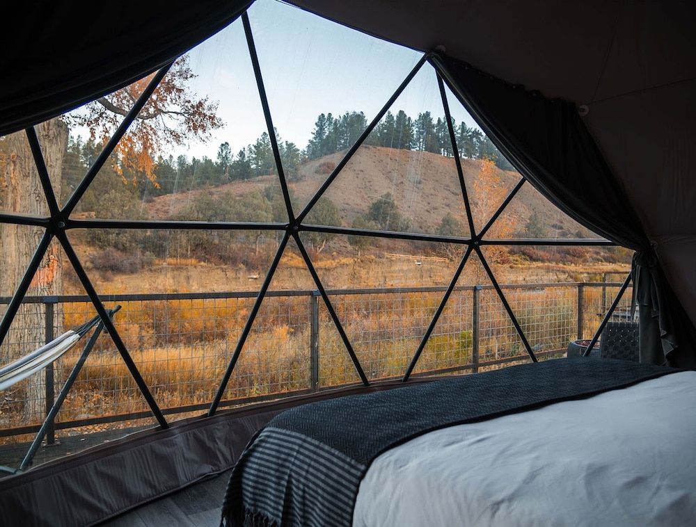 Pagosa River Domes Deluxe King Room 12