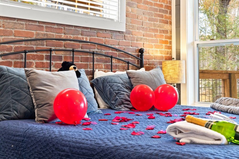 Romantic Cabin Retreat By Ghosal Luxury Lodging Romantic Cabin 2