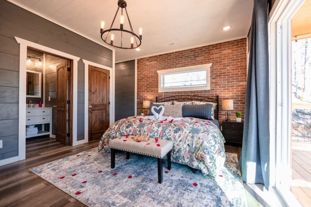 Romantic Cabin Retreat By Ghosal Luxury Lodging Romantic Cabin 14