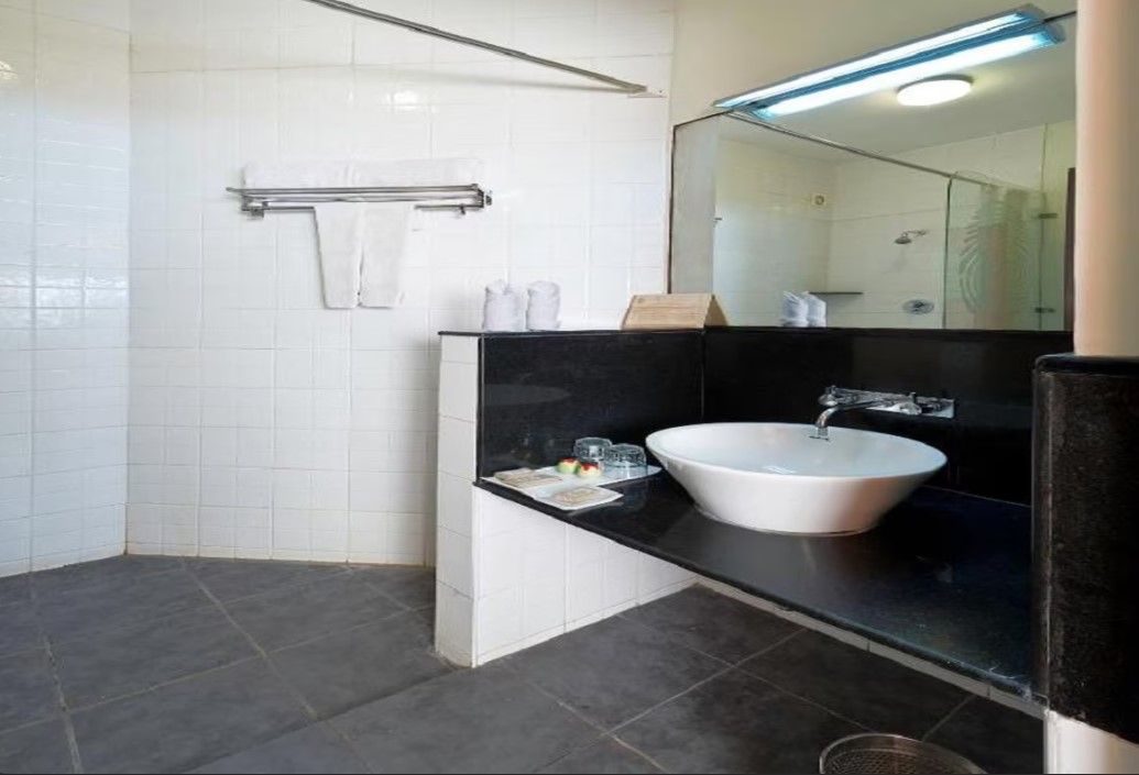 Annai Celestial Resorts Deluxe Room 3