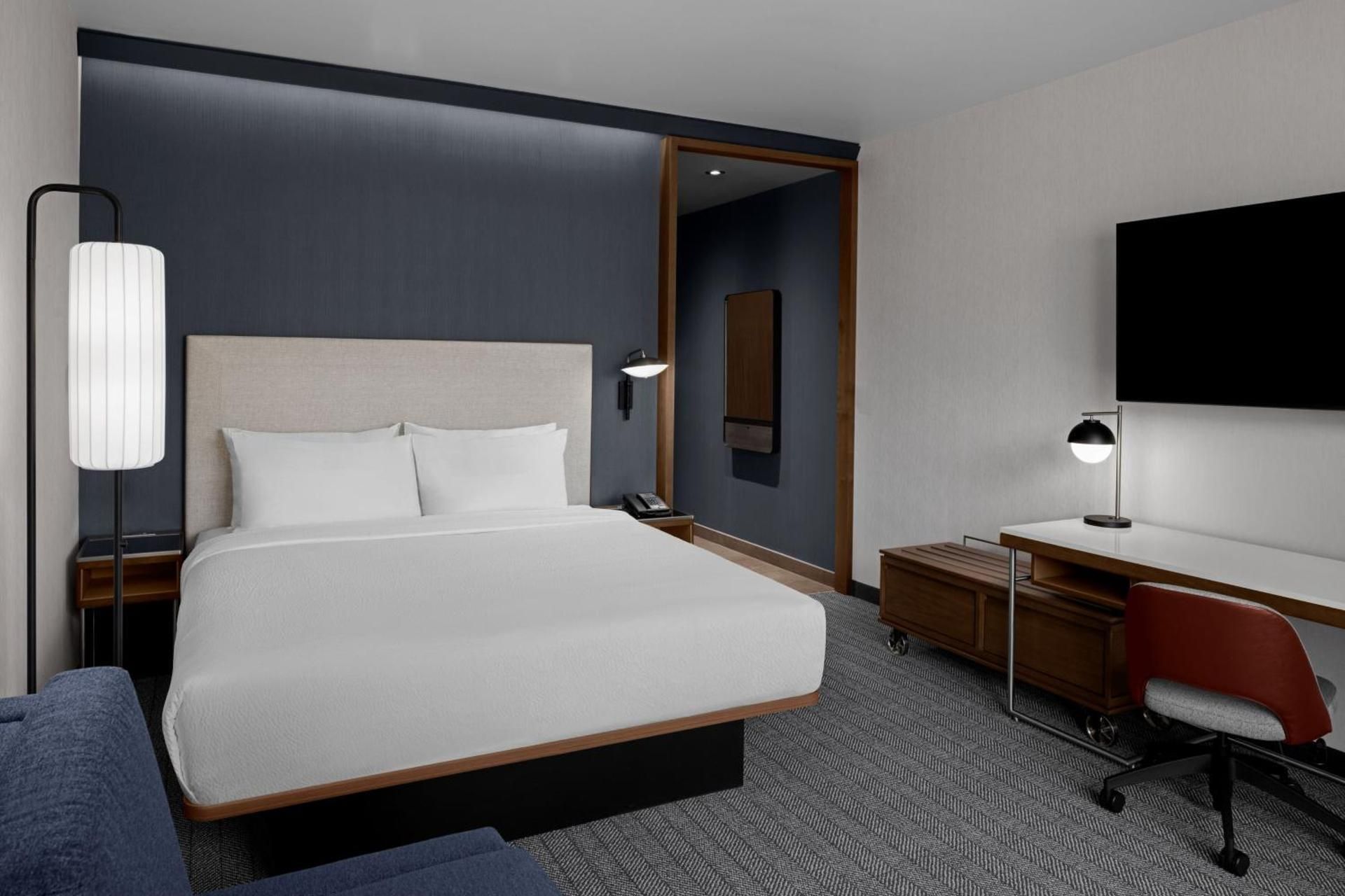 Courtyard by Marriott Orem University Place King Room with Sofa Bed and Adapted Tub - Mobility Accessible