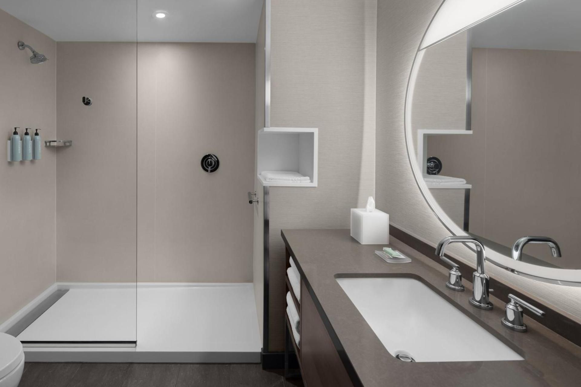 Courtyard by Marriott Orem University Place Queen Room with Two Queen Beds and Mountain View 3