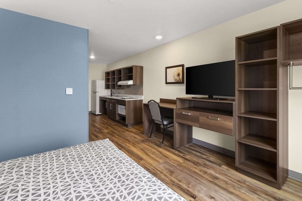 Woodspring Suites Bowling Green I-65 Suite, 1 Queen Bed, Accessible, Non Smoking (Roll-In Shower) 4