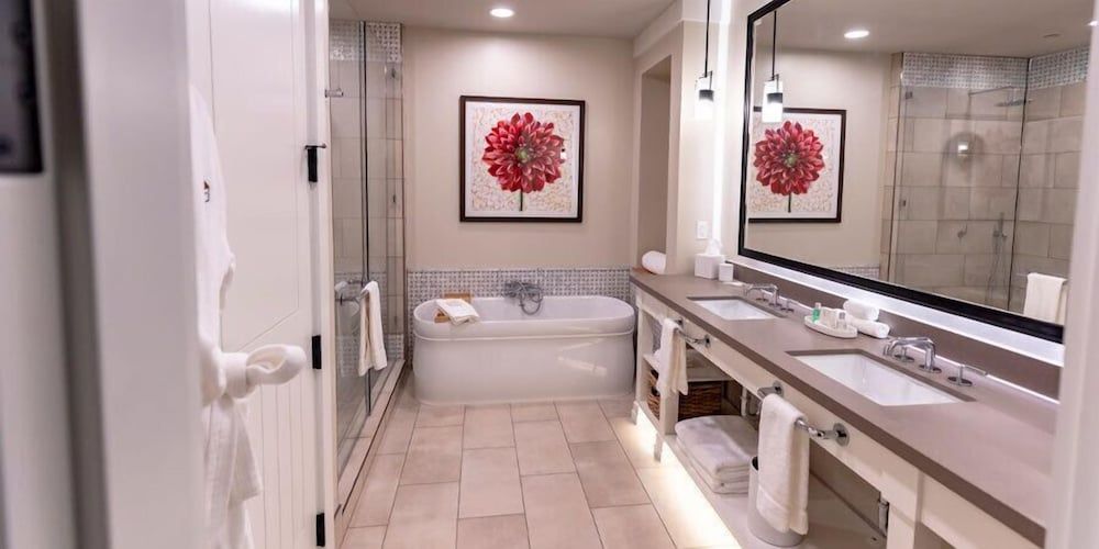 Luxury Studio Suite, 1 King Bed, Fireplace, Golf View
