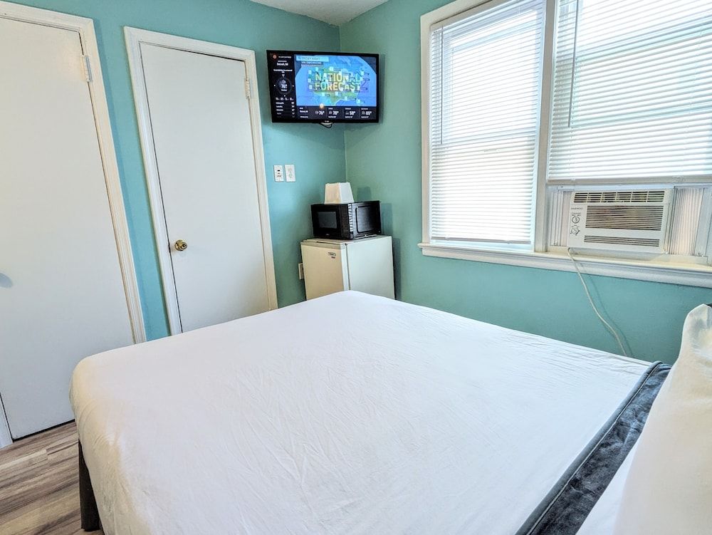 Economy Room, 1 Double Bed, Refrigerator & Microwave