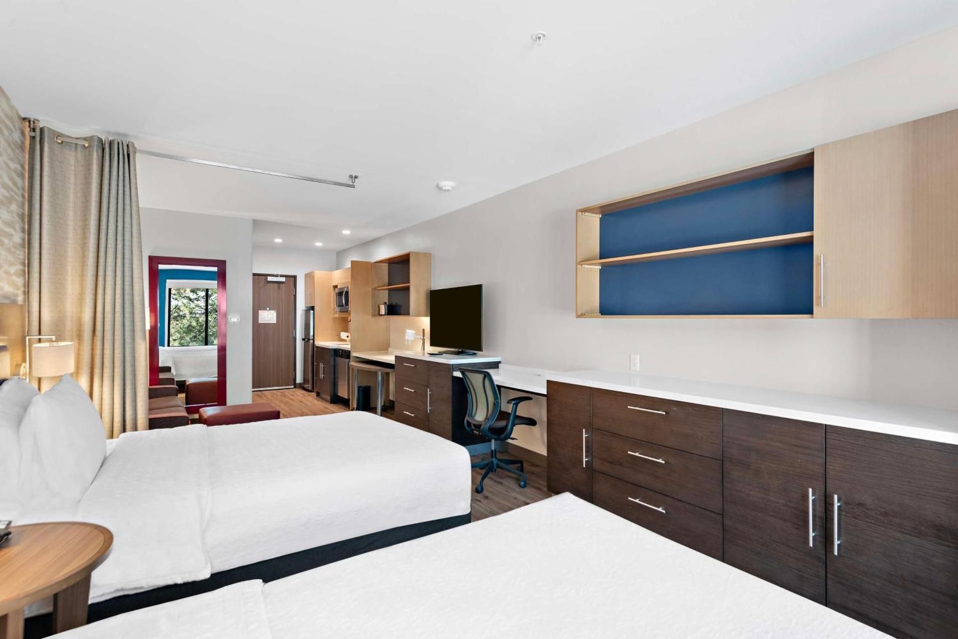 2 Queen Hearing Accessible Studio Suite
