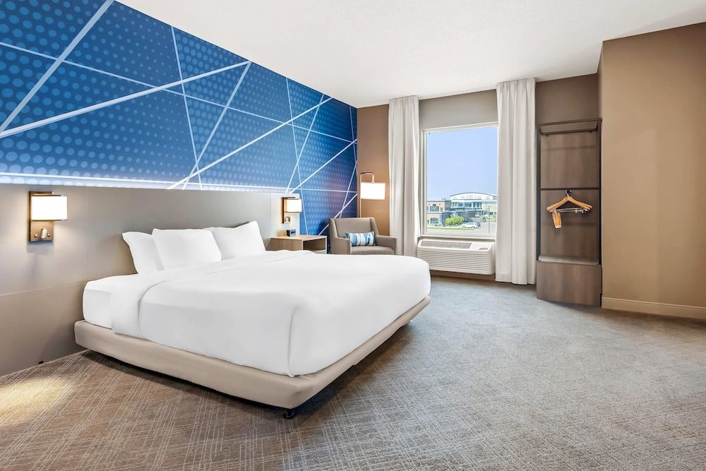 Suite, 1 King Bed with Sofa bed, Accessible, Non Smoking