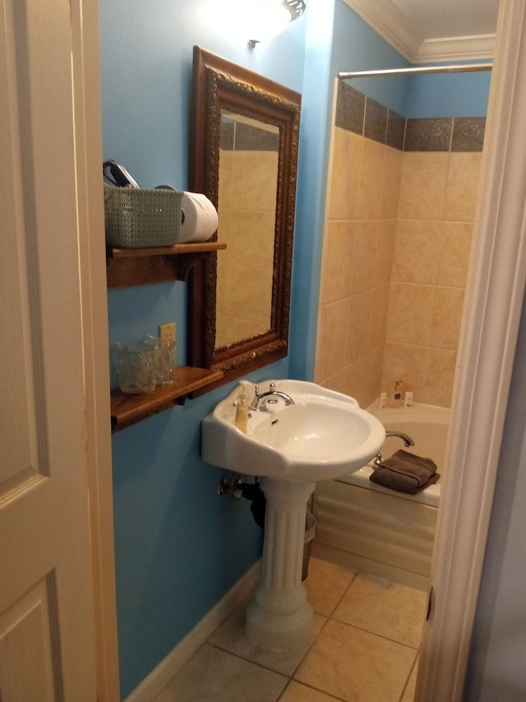 Deluxe Room, 1 King Bed, Balcony, Mountain View