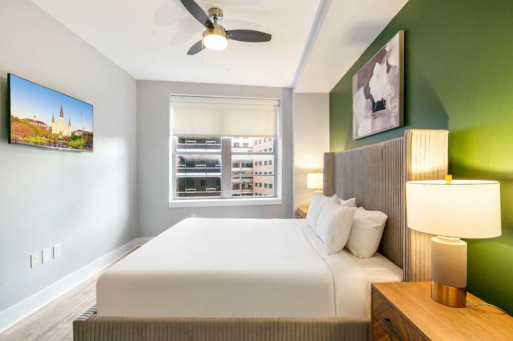 Luxury Condo, 4 Bedrooms, 2 Bathrooms