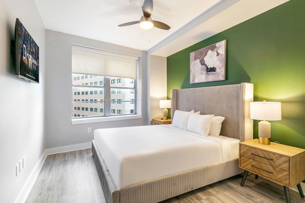 Luxury Condo, 4 Bedrooms, 2 Bathrooms