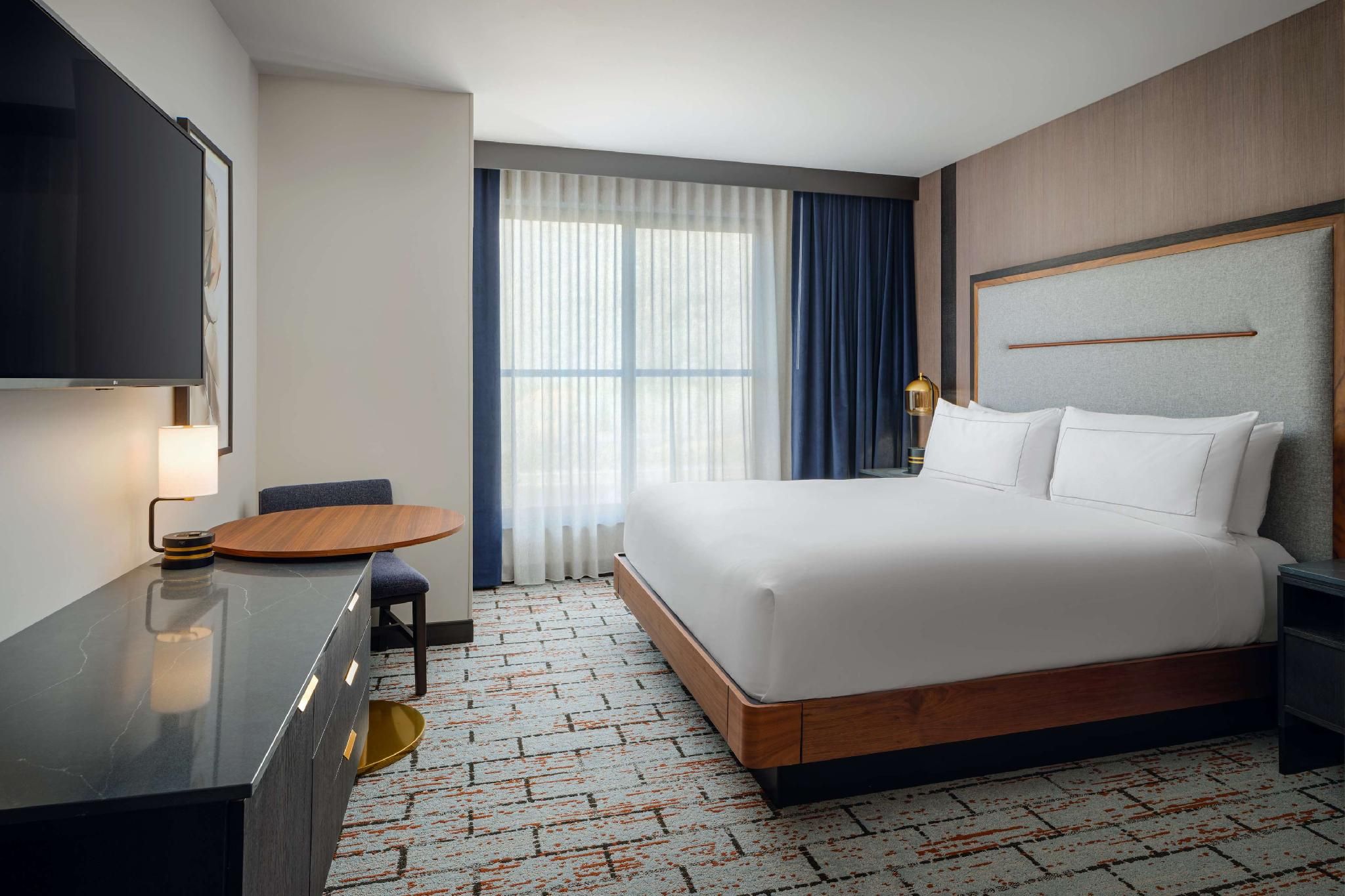 1 King Bed Hearing Accessible