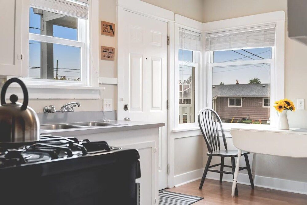 Walk to the waterfront The Cozy Cottage Classic Apartment