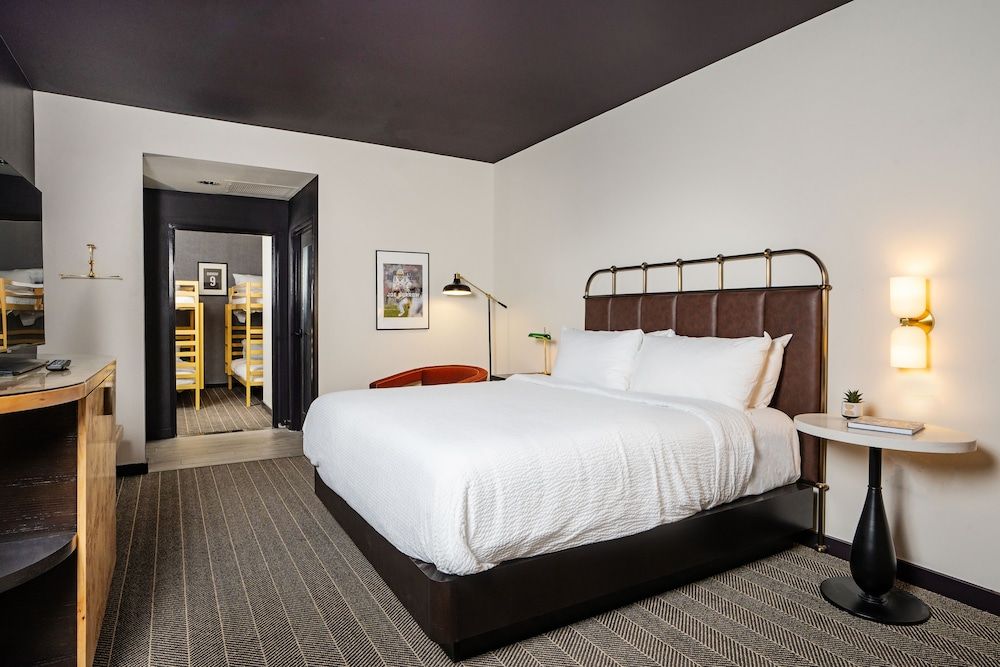 Origin Baton Rouge, a Wyndham Hotel Room (1 King Bed and 2 Twin Bunk Beds) 2