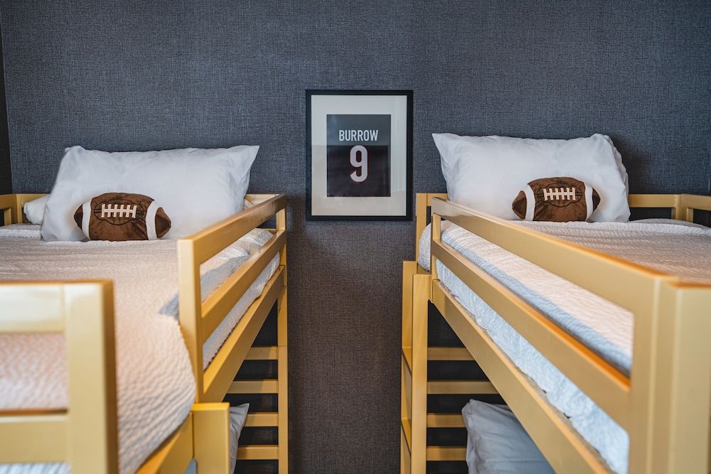 Origin Baton Rouge, a Wyndham Hotel Room (1 King Bed and 2 Twin Bunk Beds)