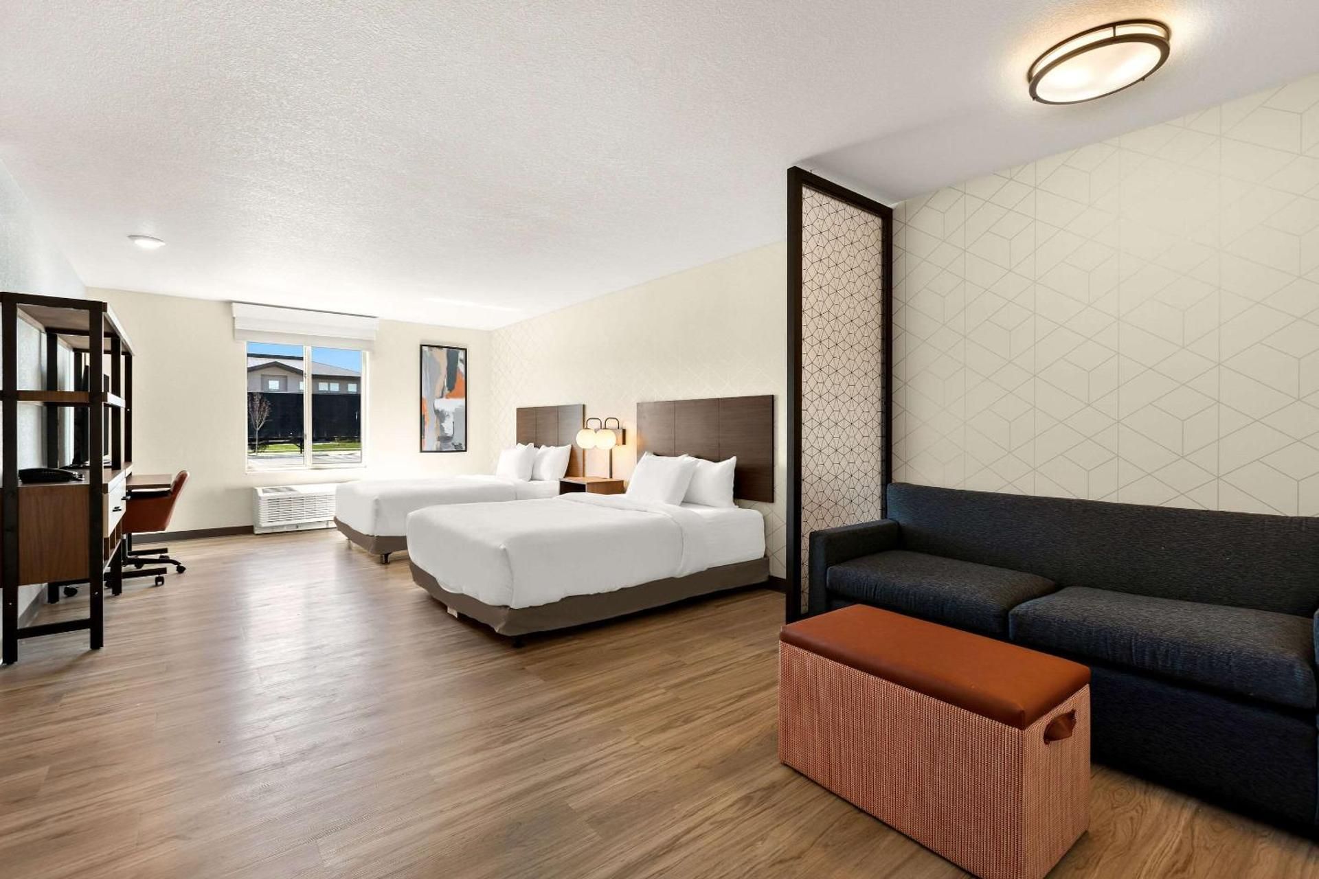 Queen Suite with Two Queen Beds and Roll-In Shower - Disability Access/Non Smoking