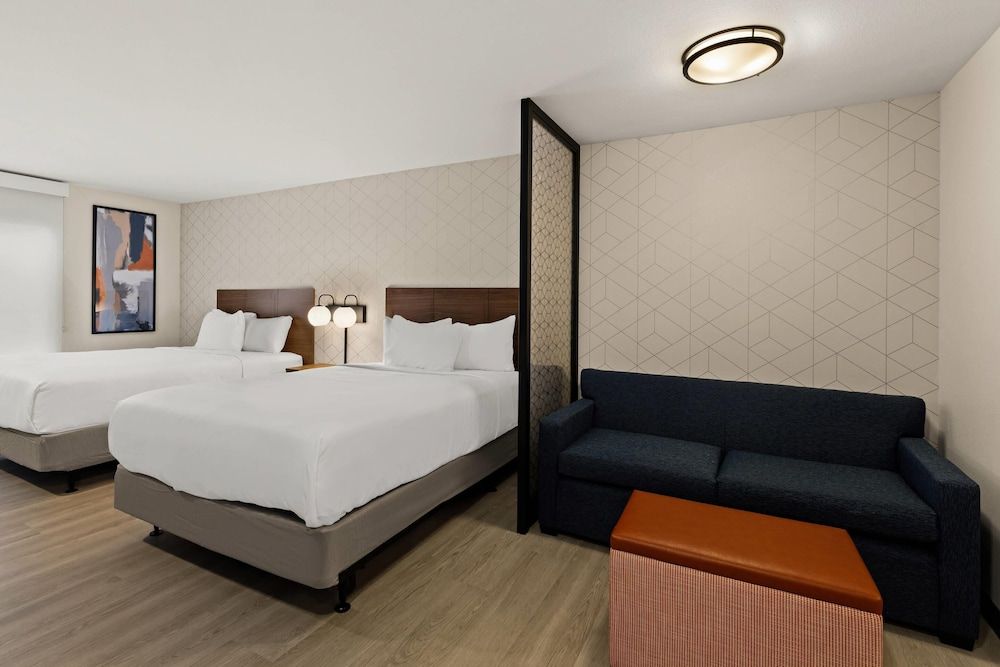 Everhome Suites Atlanta Newnan Standard Room, 1 King Bed, Non Smoking 3