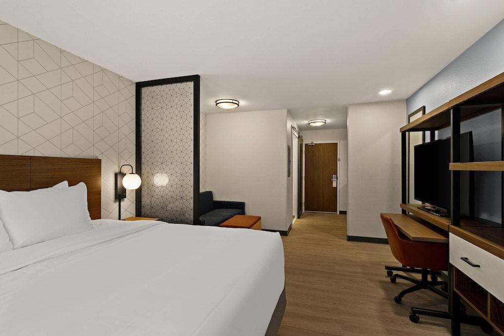 Everhome Suites Atlanta Newnan Standard Room, 1 King Bed, Non Smoking