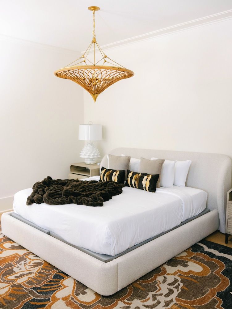 The Springs Hotel Deluxe Room, 1 King Bed 2