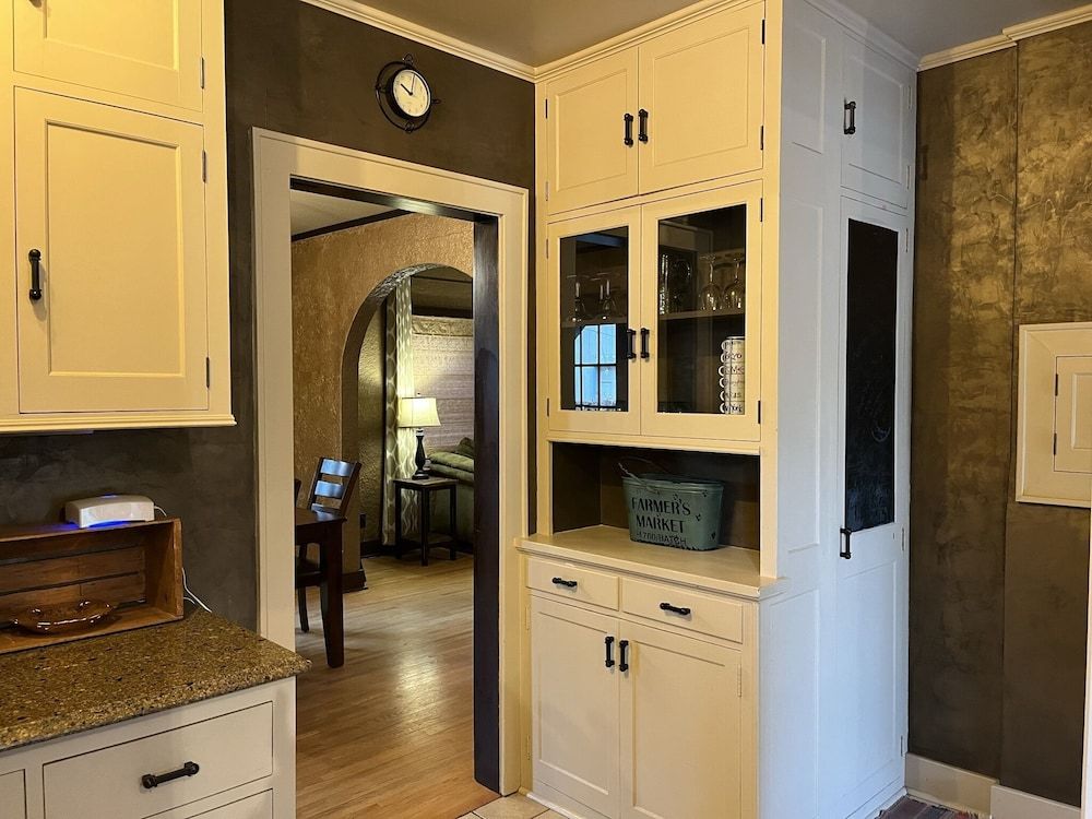 Historic Twin Tudors Inn Historic Twin Tudors Inn Southeast Room KP1400SE 12